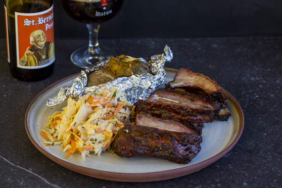 Spare ribs with coleslaw and potato
